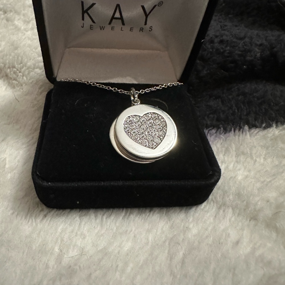 616- Kay Jewelers Star Wars "I Love You, I Know "Necklace New Without Tags View 3